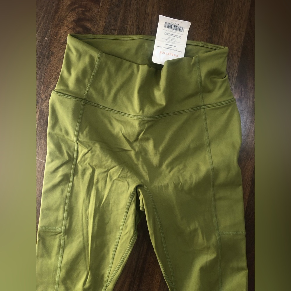NWT Fabletics Trinity High-Waisted Pocket Leggings Sz 8-M (short) Olive Green